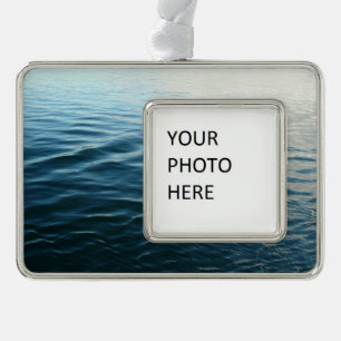 Blaue Farbschattierungen des Wassers - Abstrakte N Rahmen-Ornament Silber