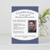 Blaue FEIERUNG DER Beerdigung von LEBENSFoto Einladung (Stehend Vorderseite)