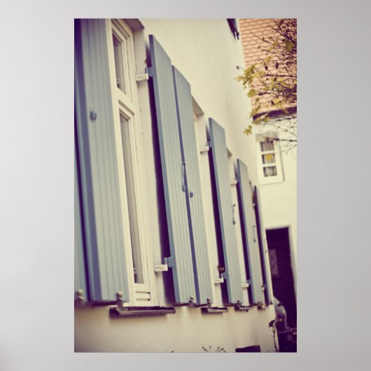 Blaue Fensterläden Poster (Vorne)