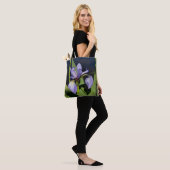 Blaue Flagge Iris-Blume Tasche (Am Model)