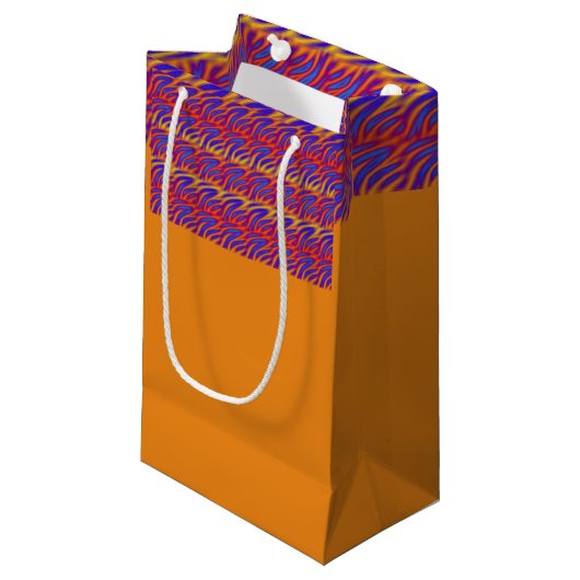 Blaue Flammen Kleine Geschenktüte (Vorderseite Schrägansicht)