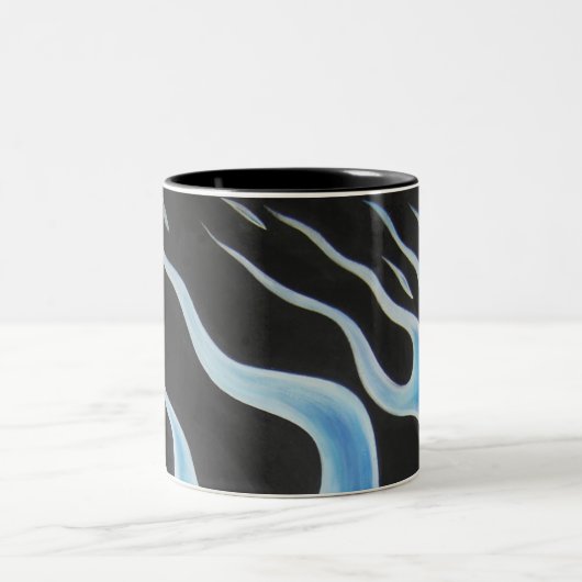 Blaue Flammen-Tasse Zweifarbige Tasse (Mittel)
