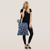 Blaue Fliesen Tasche (Am Model)