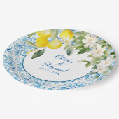 Blaue Fliesen und Zitronenhochzeiten im Mittelmeer Pappteller (Schrägansicht)