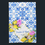 Blaue Fliesen Zitrone Bougainvillea Brauchtum Gesc Geschirrtuch<br><div class="desc">Blaue Kacheln Bougainvillea und Zitrone Amalfi Positano mediterrane Stil maßgeschneiderte Hochzeitsgeschenk personalisierten Namen Küchentücher,  kann ein Geschenk für eine Hochzeit,  Jubiläum oder jede andere Gelegenheit.</div>