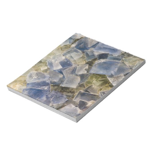 Blaue Fluoritkristalle in Matrix Notizblock (Rotiert)