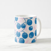 Blaue Früchte, rosa Blätter, nahtloses Design. Kaffeetasse (VorderseiteRechts)