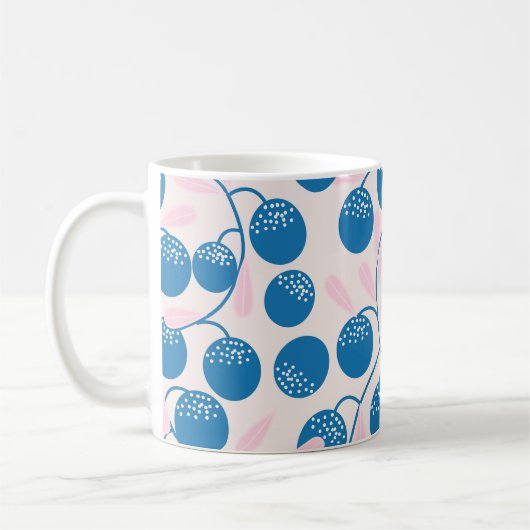Blaue Früchte, rosa Blätter, nahtloses Design. Kaffeetasse (Links)