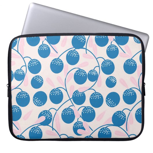 Blaue Früchte, rosa Blätter, nahtloses Design. Laptopschutzhülle (Vorderseite)