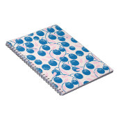 Blaue Früchte, rosa Blätter, nahtloses Design. Notizblock (Rechte Seite)
