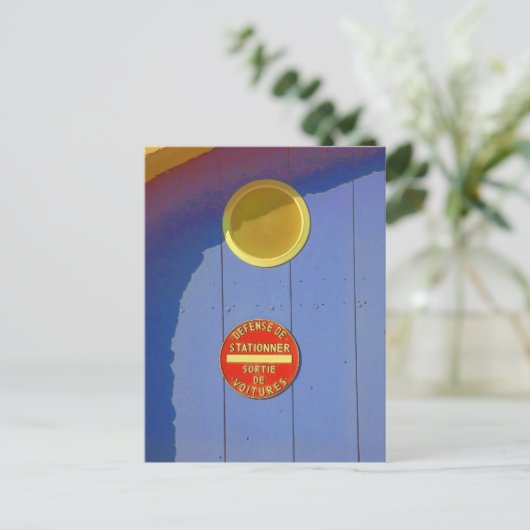 Blaue Garage Tür in Frankreich kein Parkzeichen Postkarte (Stehend Vorderseite)