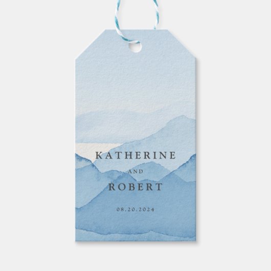 Blaue Gebirgslandschaft Hochzeitmongramm Geschenkanhänger (Vorderseite)