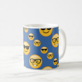 Blaue gemusterte Gläser Emojis Kaffeetasse (VorderseiteRechts)