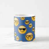 Blaue gemusterte Gläser Emojis Kaffeetasse (Mittel)