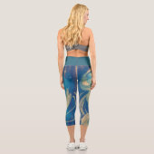 Blaue geometrische Abstrakte Waves Capri Leggings (Rückseite)
