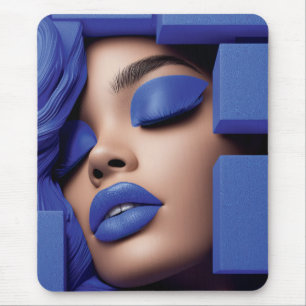 Blaue geometrische Porträt einer schwarzen Frau Mousepad