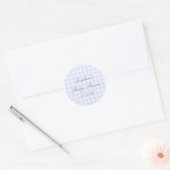 Blaue Gingham-Baby-Party Runder Aufkleber (Umschlag)