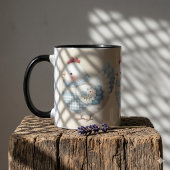Blaue Gingham-Henne im Cottage-Stil Tasse
