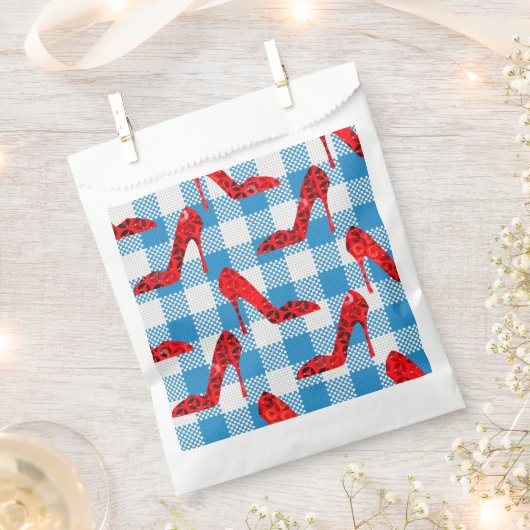 Blaue Gingham-Rupenschuhe Geschenktütchen (Ausgeschnitten)