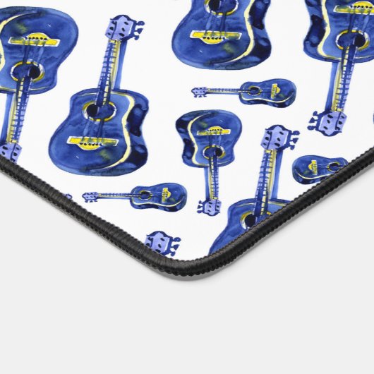 Blaue Gitarren Muster Monogram Schreibtischunterlage (Ecke)