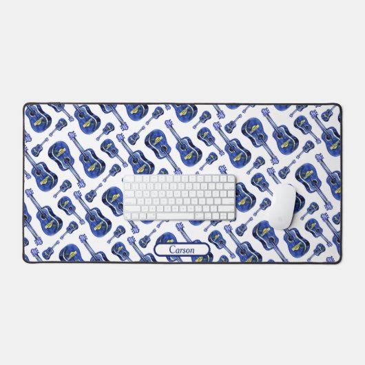 Blaue Gitarren Muster Monogram Schreibtischunterlage (Tastatur & Maus)