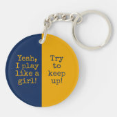 Blaue goldene Mädchen Basketball spielen wie ein M Schlüsselanhänger (Rückseite)