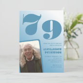 Blaue Gradienten 79. Geburtstagseinladungen Männer Einladung (Stehend Vorderseite)