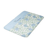 Blaue grüne Aquarell-Wildblumen-Monogramm Badematte (Schrägansicht)