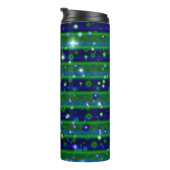 Blaue grüne Streifen mit Sternen und Regentropfen Thermosbecher (Nach rechts gedreht)