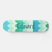 Blaue, grüne und Aquamarine geometrische Meereswel Skateboard (Horizontal)