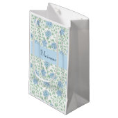Blaue Grüne Wildblumen-Wasserfarbe-Monogramm Kleine Geschenktüte (Vorderseite Schrägansicht)