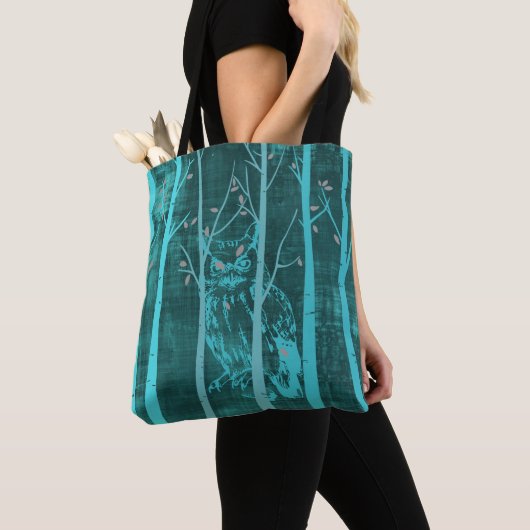 Blaue Grunge-Wald-Eulen-Kunst Tasche (Von Nahem)
