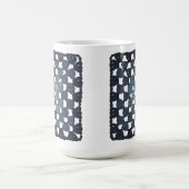 Blaue Häkel-Granny-Square-Kaffeetasse Kaffeetasse (Mittel)