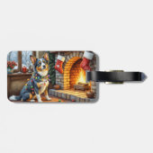 Blaue Heeler-Kamin mit Weihnachtslichtern Gepäckanhänger (Rückseite horizontal)