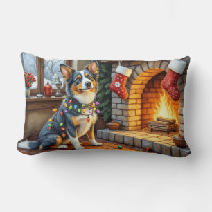 Blaue Heeler-Kamin mit Weihnachtslichtern Lendenkissen