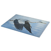 Blaue Herde im Flug über Wasser Schneidebrett (Ecke)