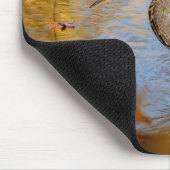 Blaue Herone gerahmt mit Laubblättern Mousepad (Ecke)