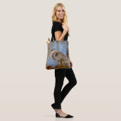 Blaue Herone gerahmt mit Laubblättern Tasche (Am Model)