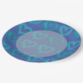 Blaue Herzen auf allen Tellern mit Hintergrundfarb Pappteller (Schrägansicht)