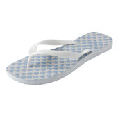 Blaue Herzen auf Kies grau Badesandalen (Schrägansicht)