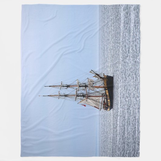 Blaue Himmel auf dem Wasserboot Fleecedecke (Vorderseite)