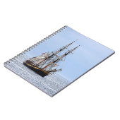 Blaue Himmel auf dem Wasserboot Notizblock (Linke Seite)