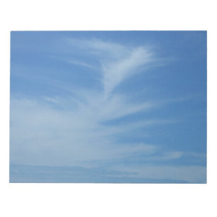 Blaue Himmel mit weißen Wolken Abstrakte Naturfoto Notizblock