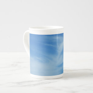 Blaue Himmel mit weißen Wolken Abstrakte Naturfoto Porzellantasse