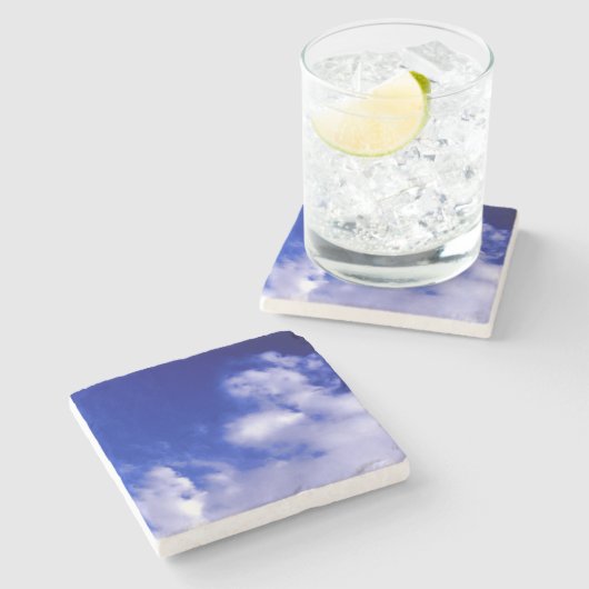 Blaue Himmel und weiße Wolken Steinuntersetzer (Seitenansicht)