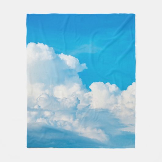 Blaue Himmelshinterwolken weiß Fleecedecke (Vorderseite)