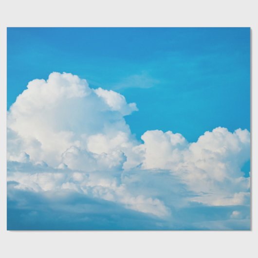 Blaue Himmelshinterwolken weiß Geschenkpapier (Flach)