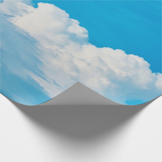 Blaue Himmelshinterwolken weiß Geschenkpapier (Ecke)