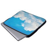 Blaue Himmelshinterwolken weiß Laptopschutzhülle (Vorne Knopf)