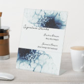 Blaue Hochzeit in Urlaubsort Signature Drinks Sockelschild (In SItu)